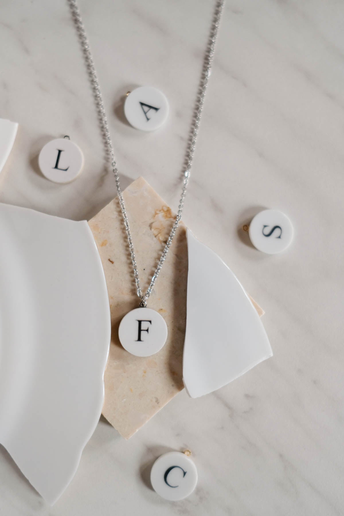 Collana Capolettera "nuda"