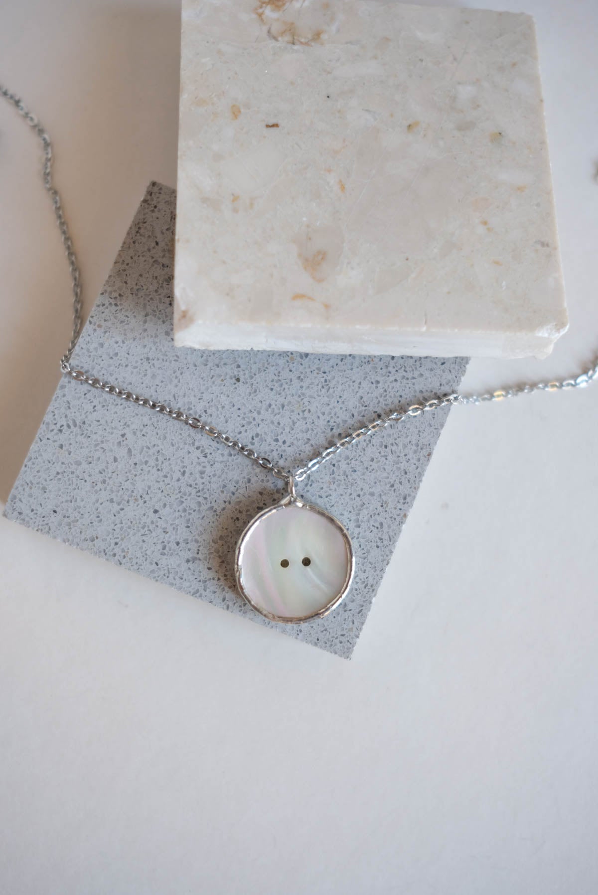 Collana bottone due fori
