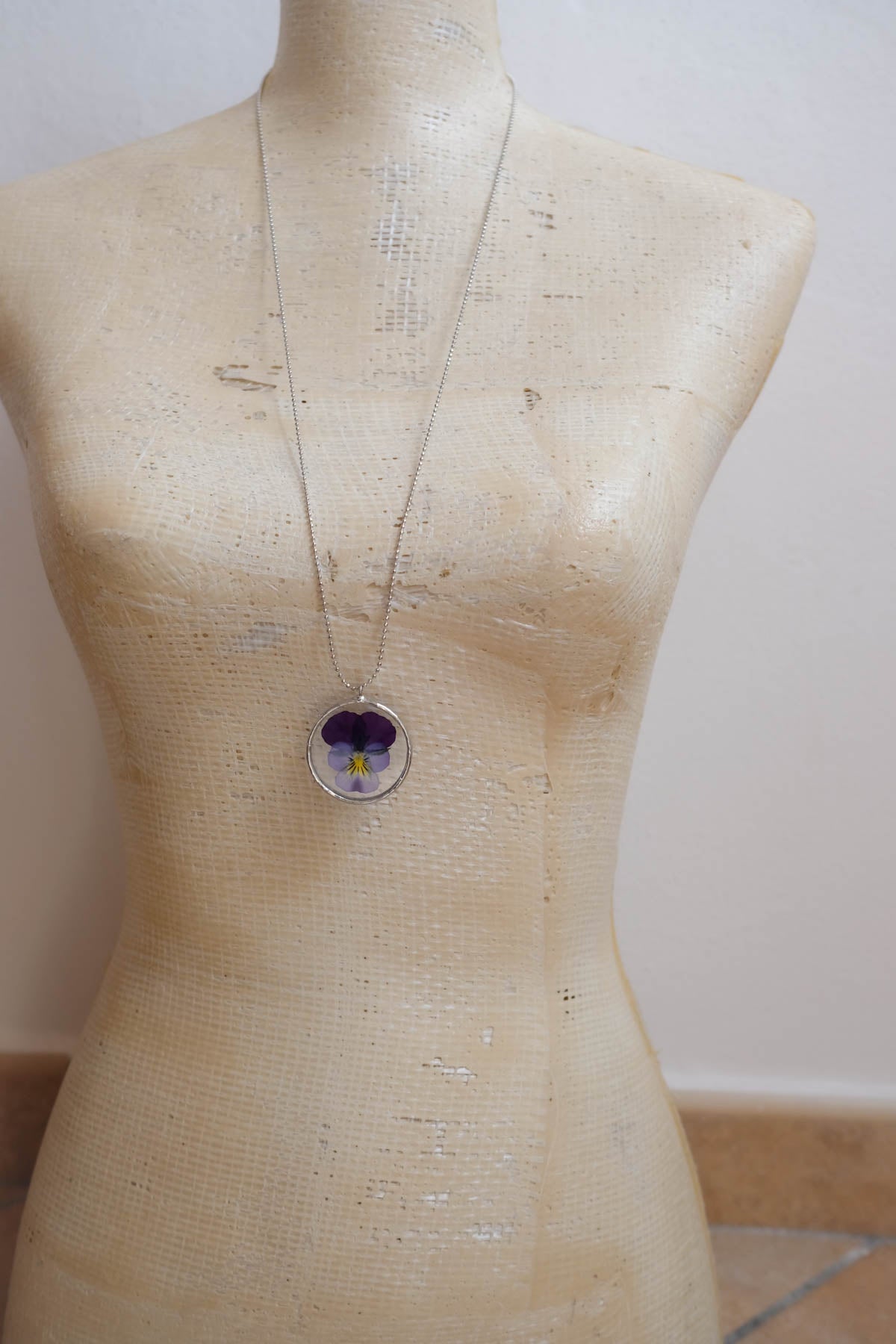 Collana viola tonda