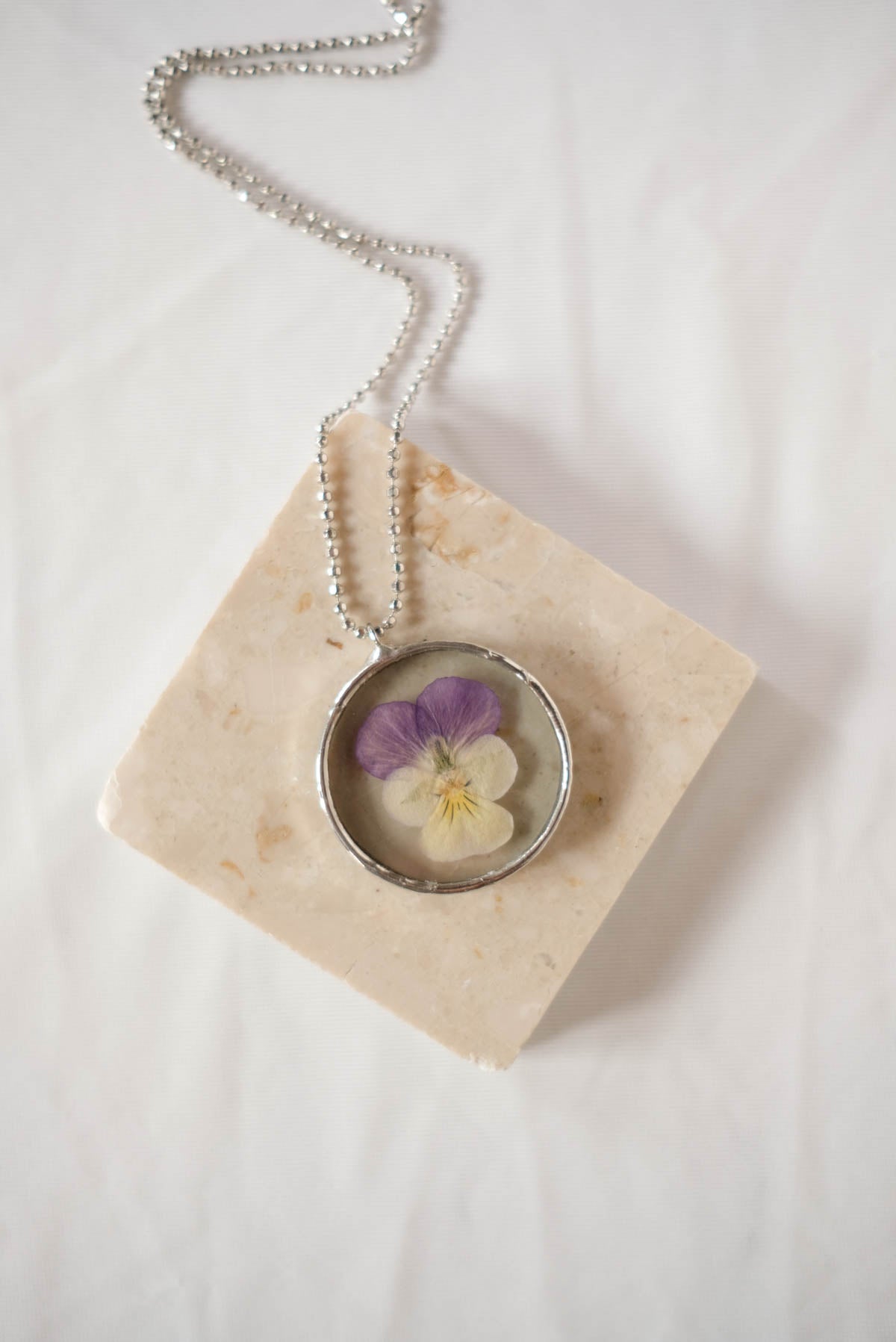 Collana viola tonda imperfetta
