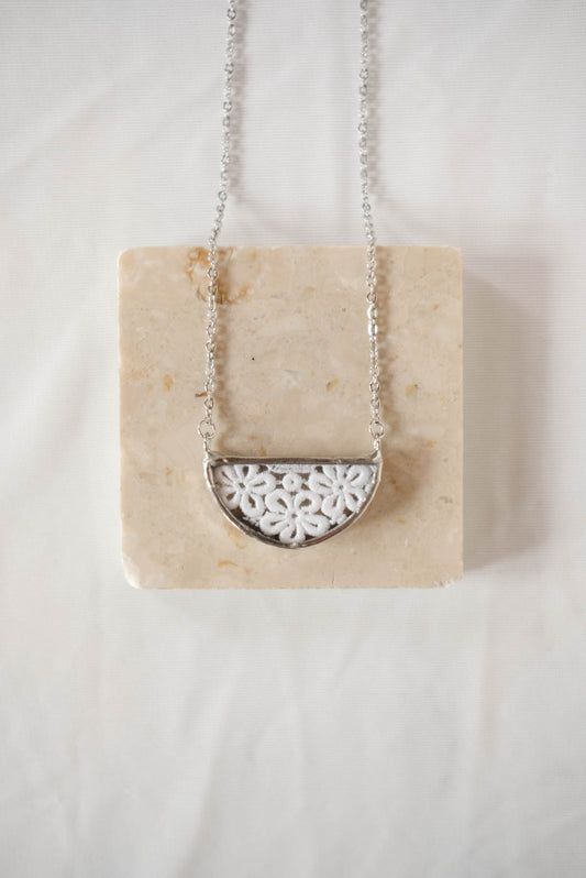 collana ricami 37