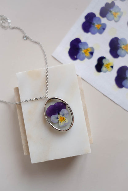 Collana viola ovale