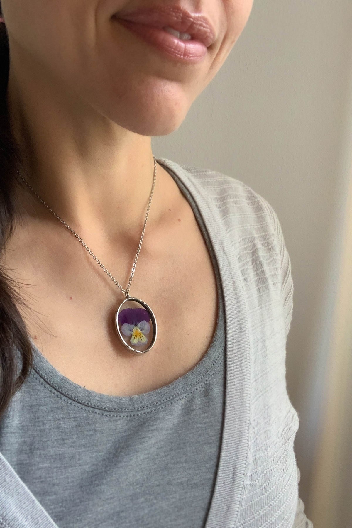 Collana viola ovale